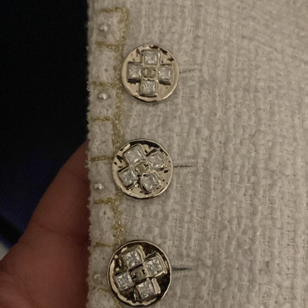 Chanel - Picture 3 of 11